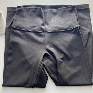 Size 4 black spectacled Lululemon capri leggings